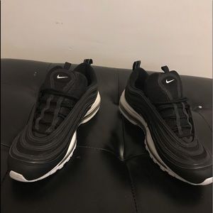 NIKE AIR MAX BLACK AND WHITE